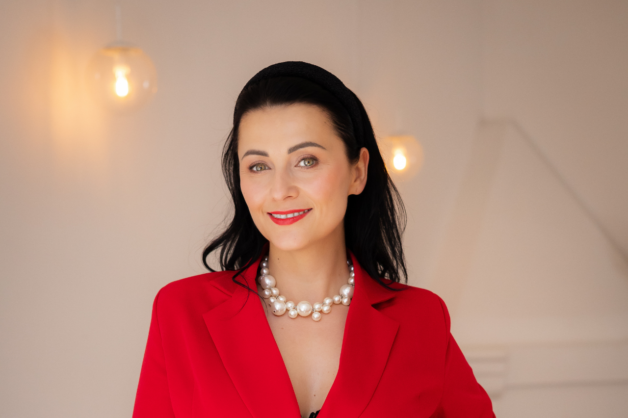 wywiad z kobietą biznesu w kobiecym klubie biznesowym czerwona szpilka