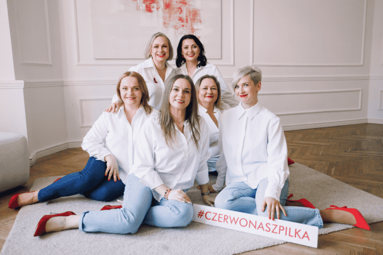 kobiety na spotkaniu networkingowym Czerwona Szpilka- klub kobiet Biznesu, plebiscyt